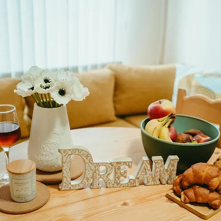 Apartment Yellow Dream Warna